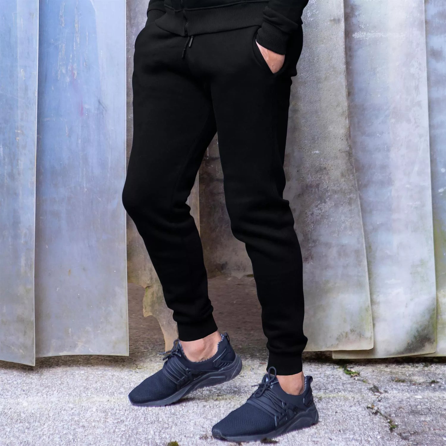 Juodas sportinis komplektas su gobtuvu vyrams Take