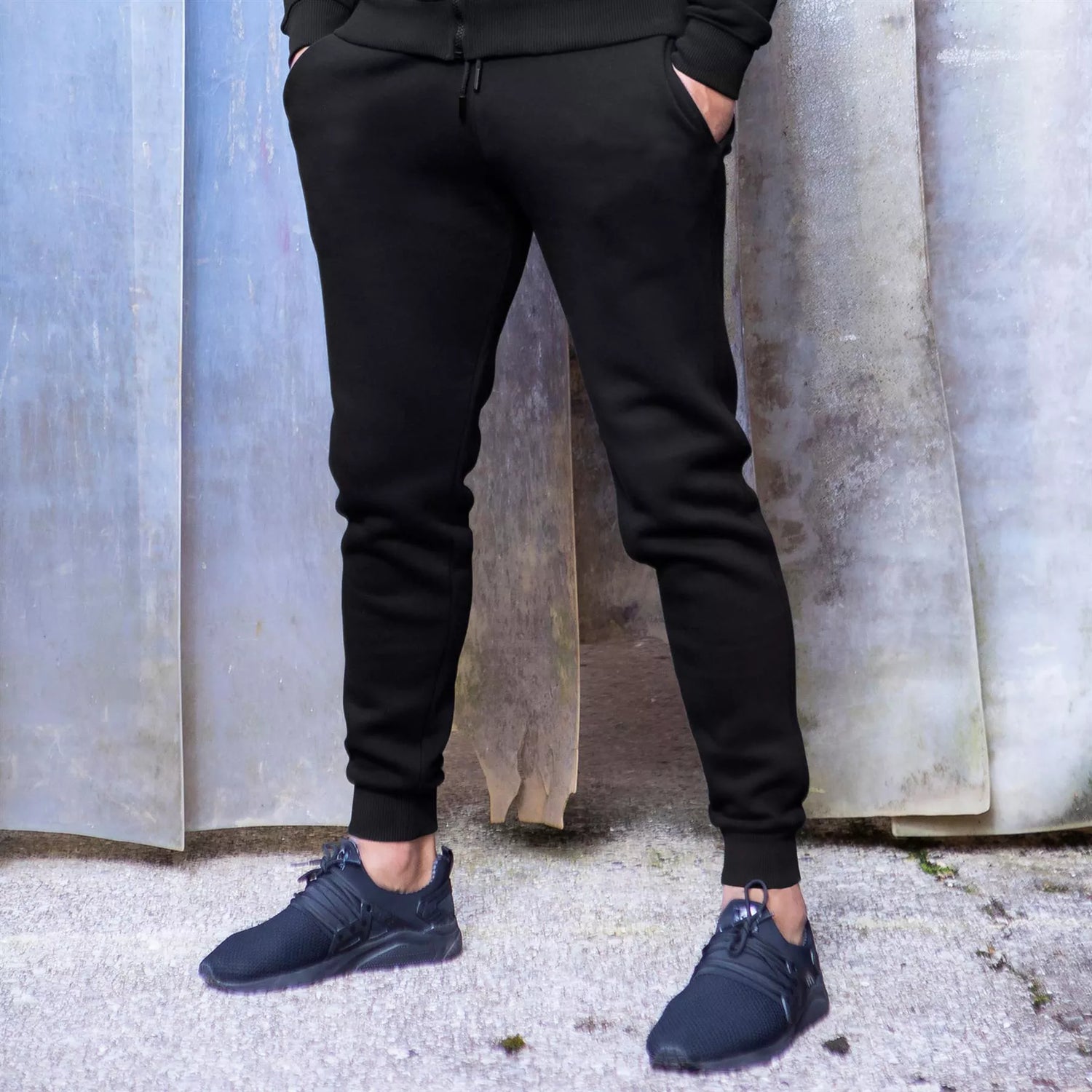 Juodas sportinis komplektas su gobtuvu vyrams Take