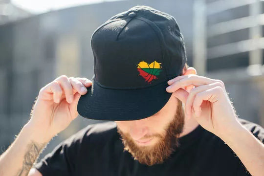 Juoda kepurė Lietuva