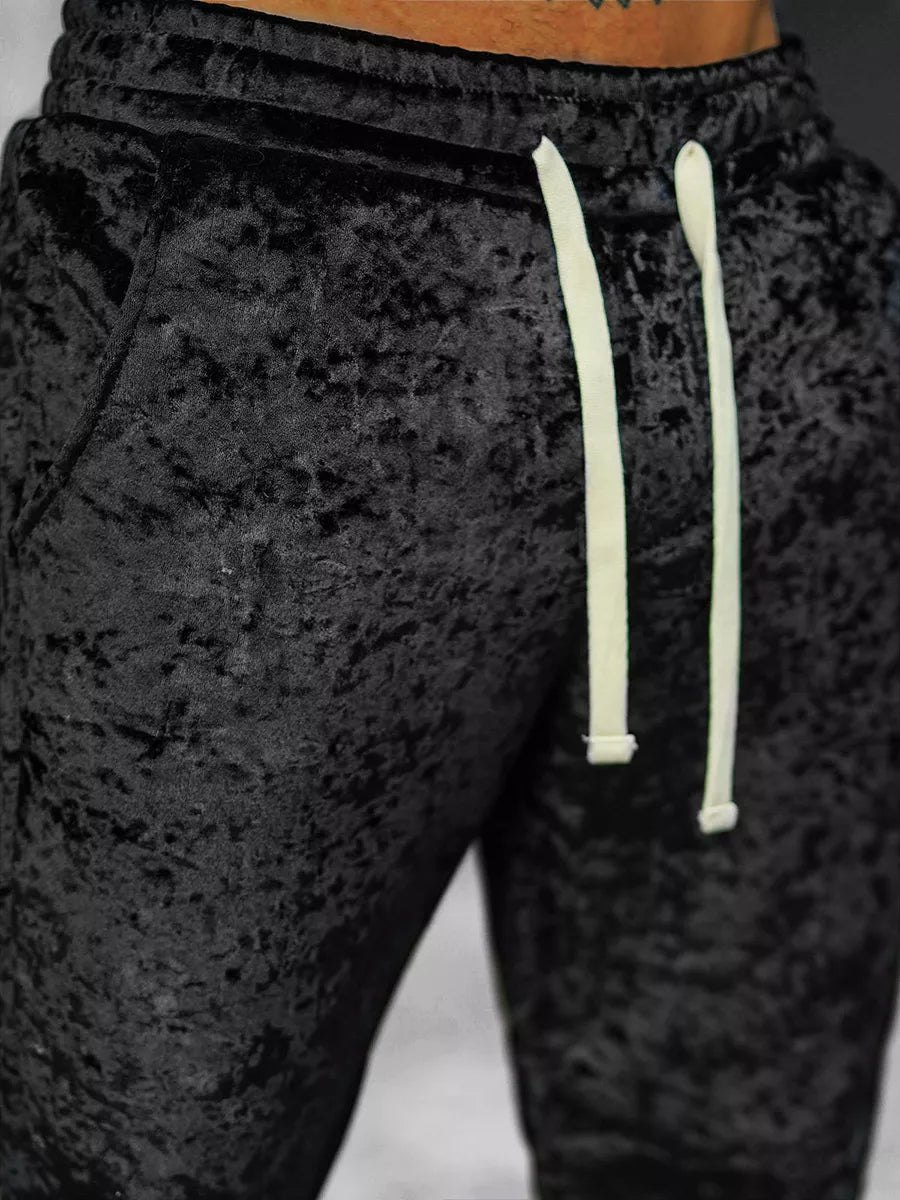 Juodas veliūrinis vyriškas komplektas Omilo