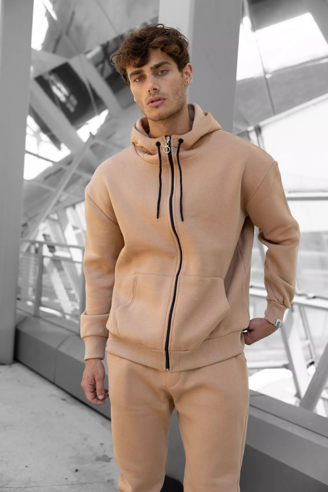 Šviesiai rudas komplektas su gobtuvu Zipos