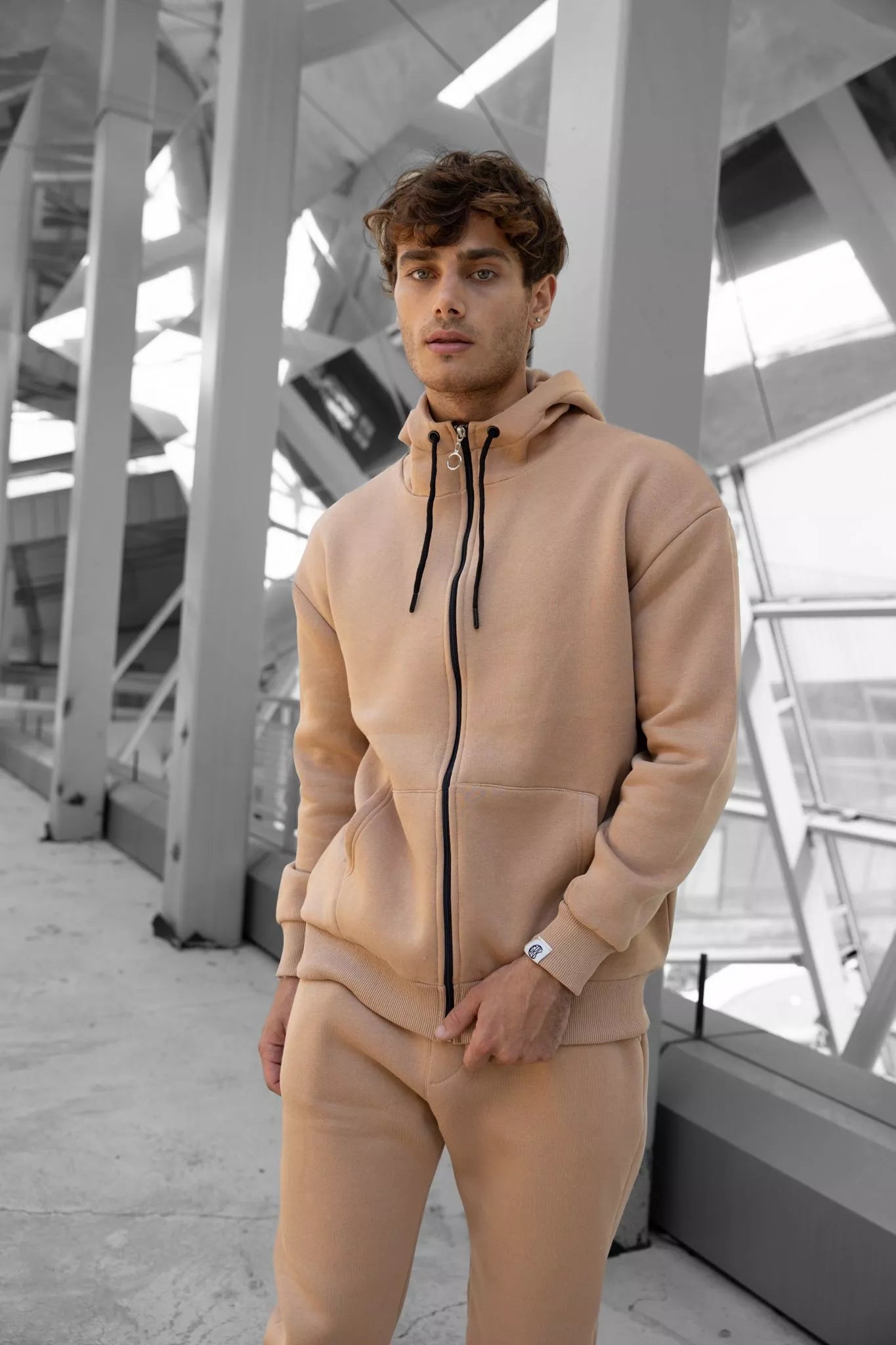 Šviesiai rudas komplektas su gobtuvu Zipos