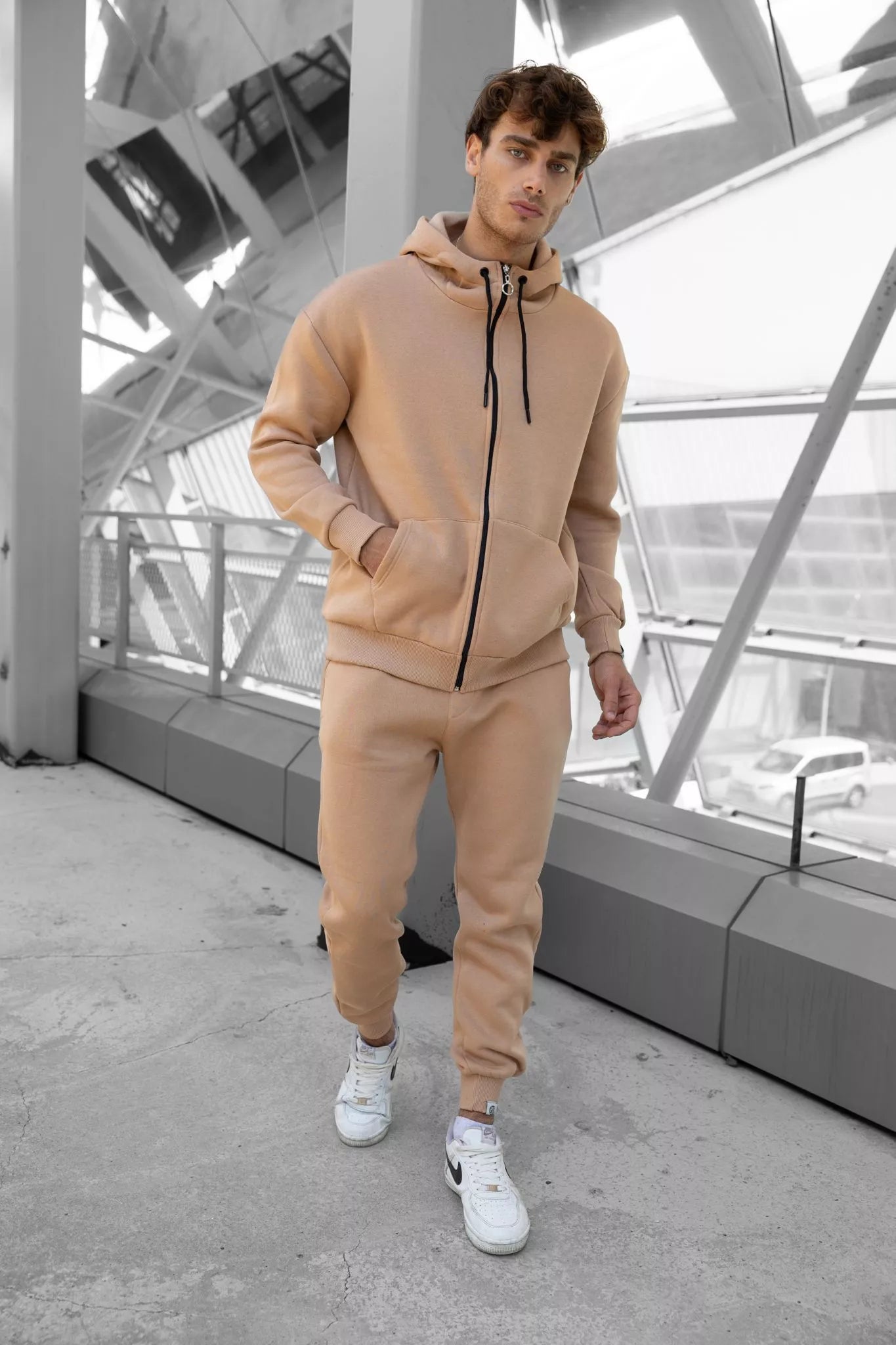 Šviesiai rudas komplektas su gobtuvu Zipos