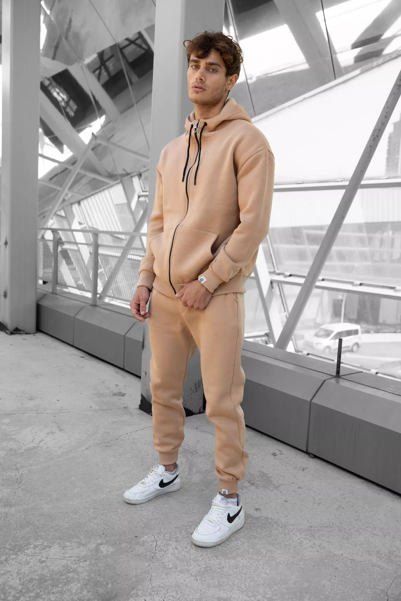 Šviesiai rudas komplektas su gobtuvu Zipos