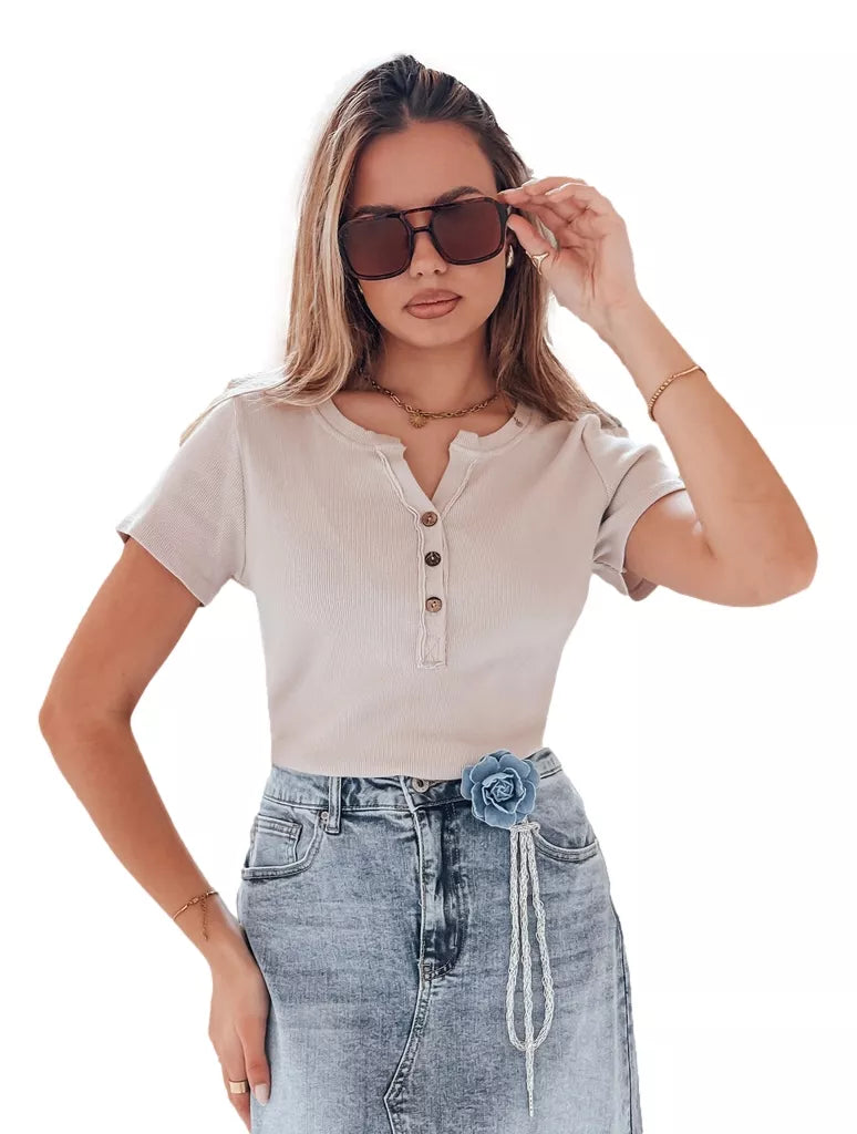 Moteriška rusvos spalvos palaidinė Kiss Look