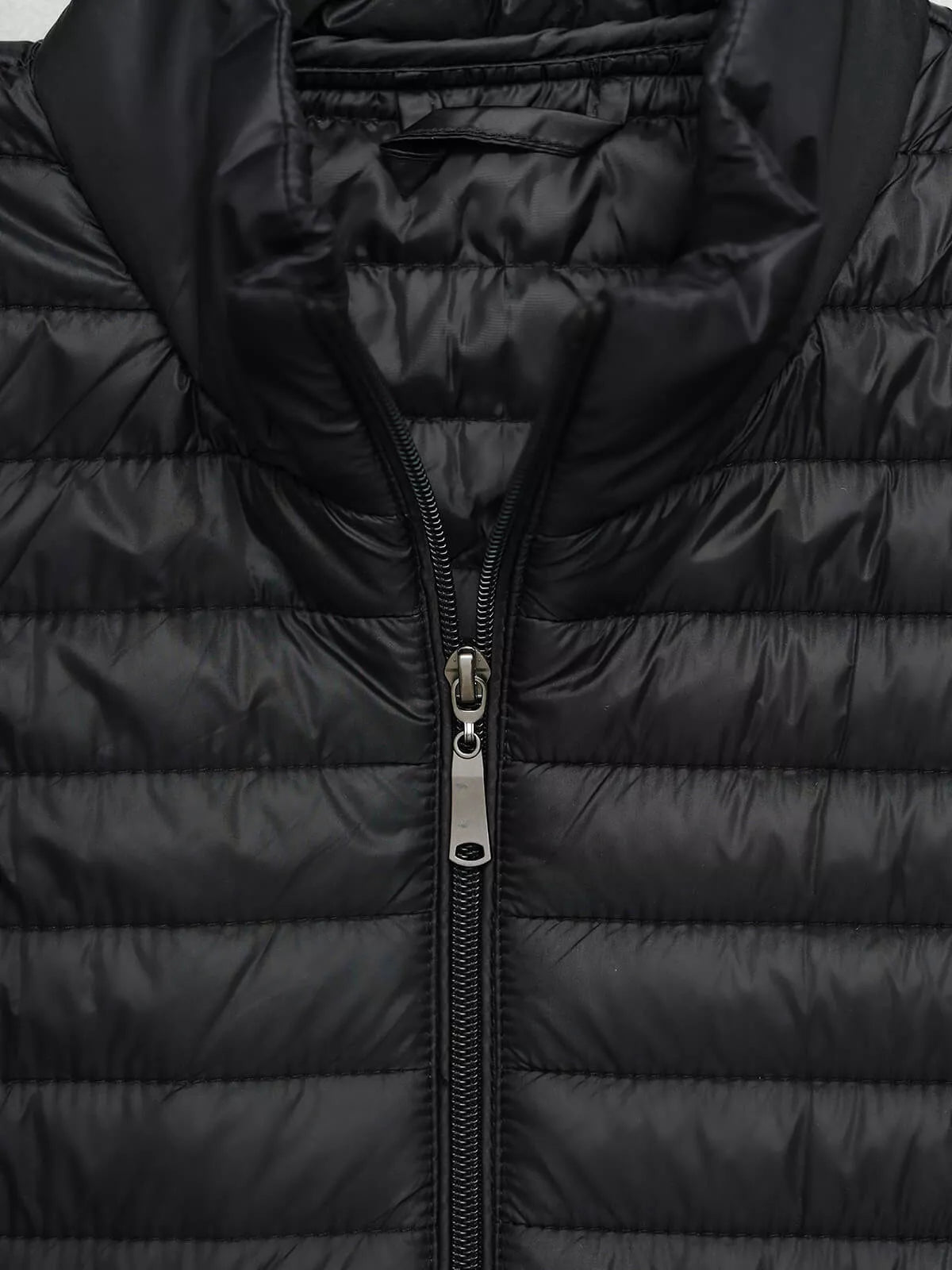 Moteriška juoda liemenė Nilla