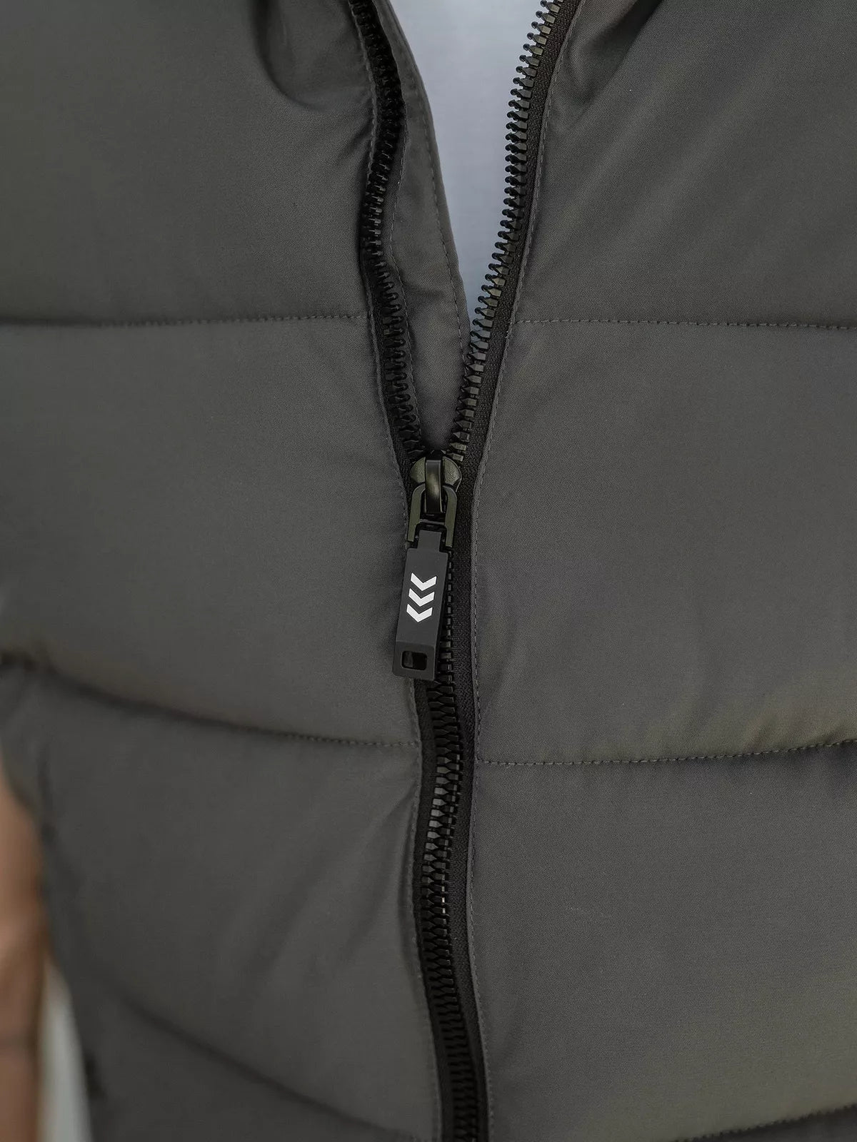 Vyriška tamsiai pilka liemenė Corles