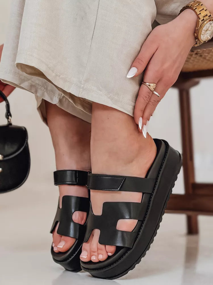 Moteriškos juodos spalvos šlepetės Flip