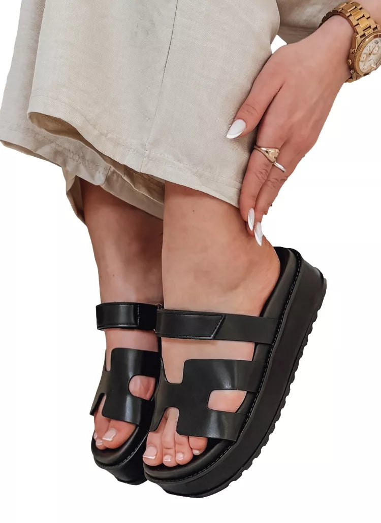 Moteriškos juodos spalvos šlepetės Flip