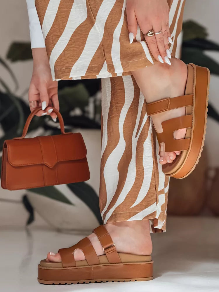 Moteriškos rudos spalvos šlepetės Flip