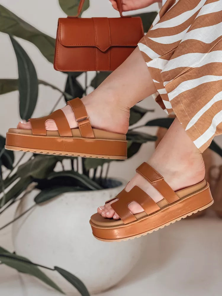 Moteriškos rudos spalvos šlepetės Flip