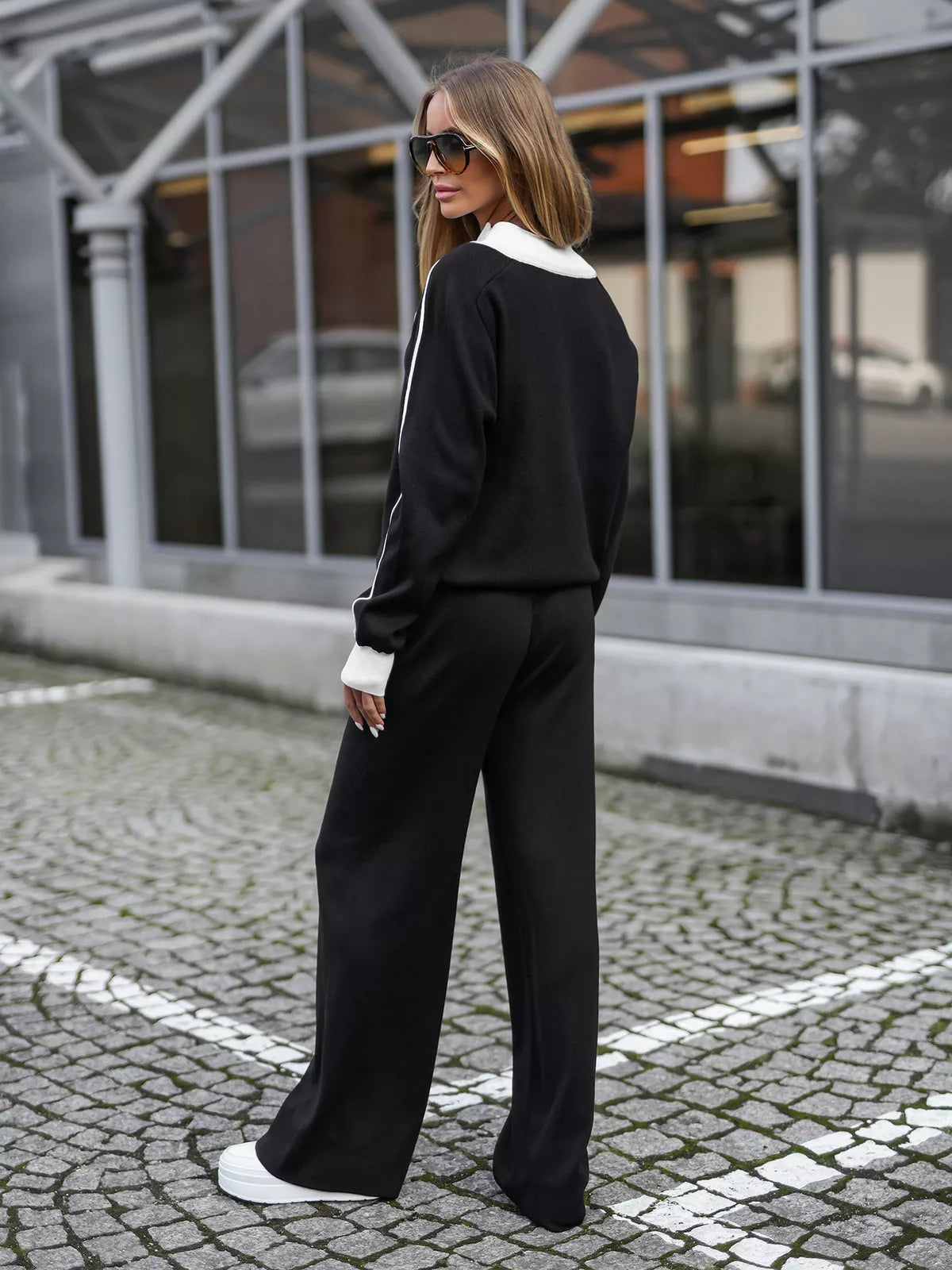 Moteriškas juodas laisvalaikio komplektas Danger