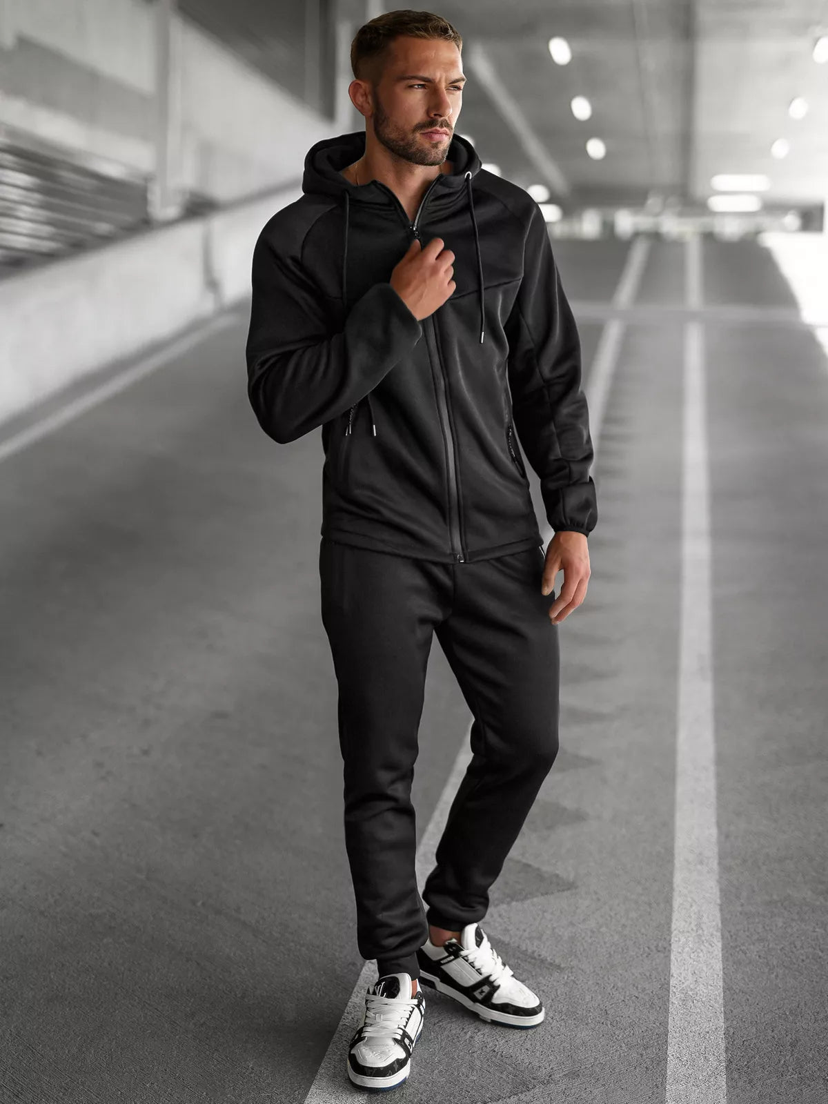 Vyriškas juodas kostiumas Gibon