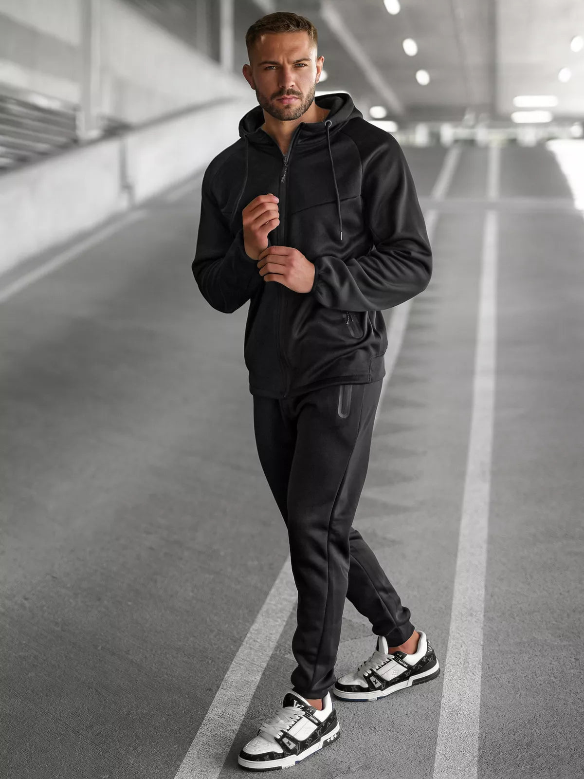 Vyriškas juodas kostiumas Gibon