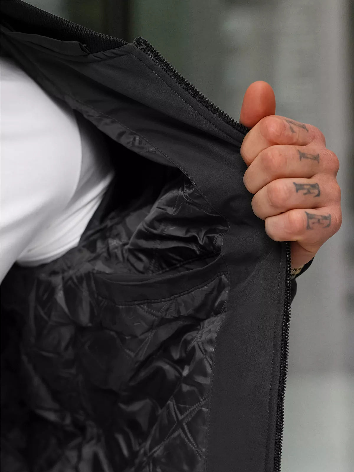 Vyriška juodos spalvos striukė Sense