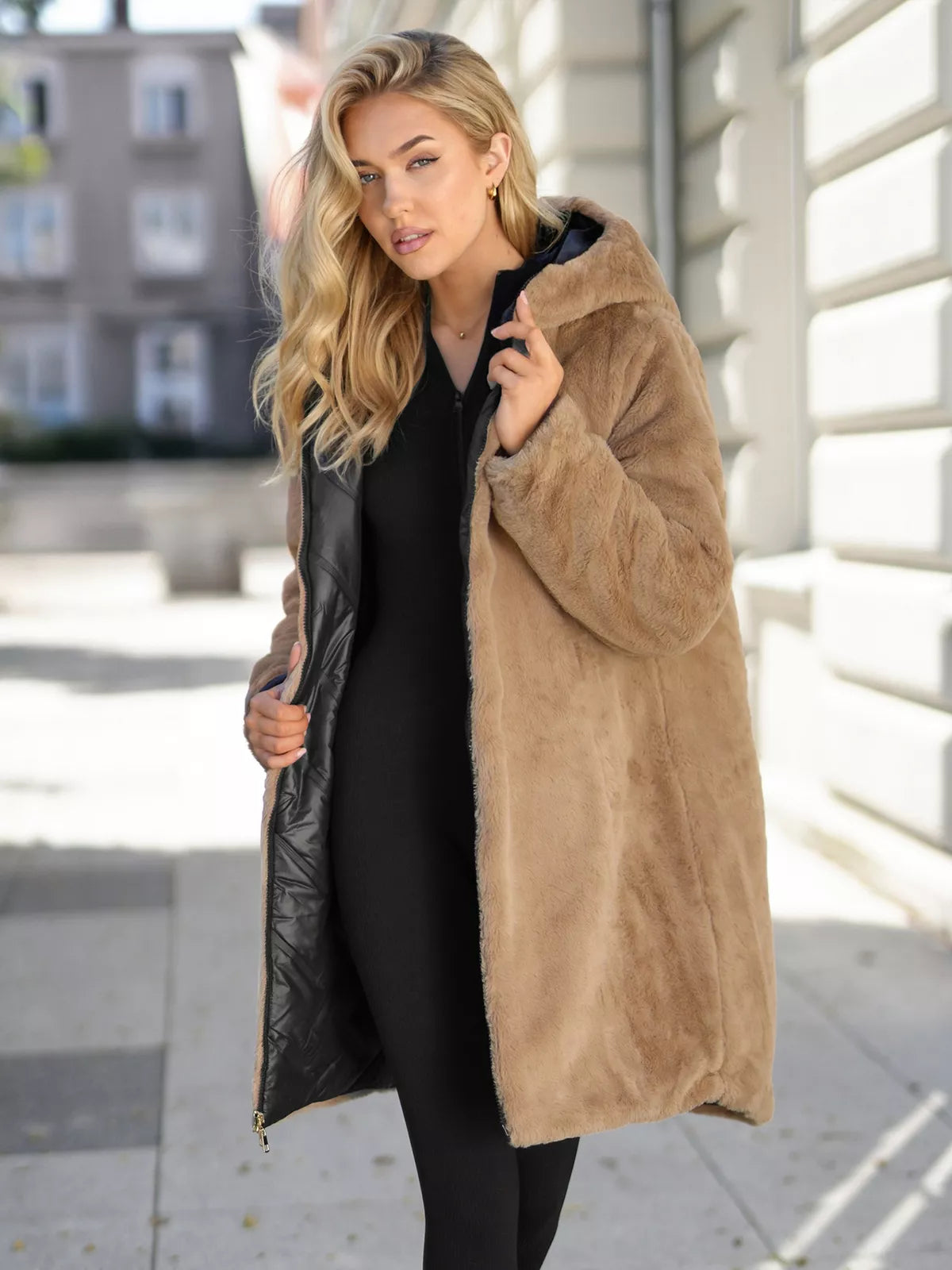 Moteriška žieminė dvipusė juoda striukė su gobtuvu Ela