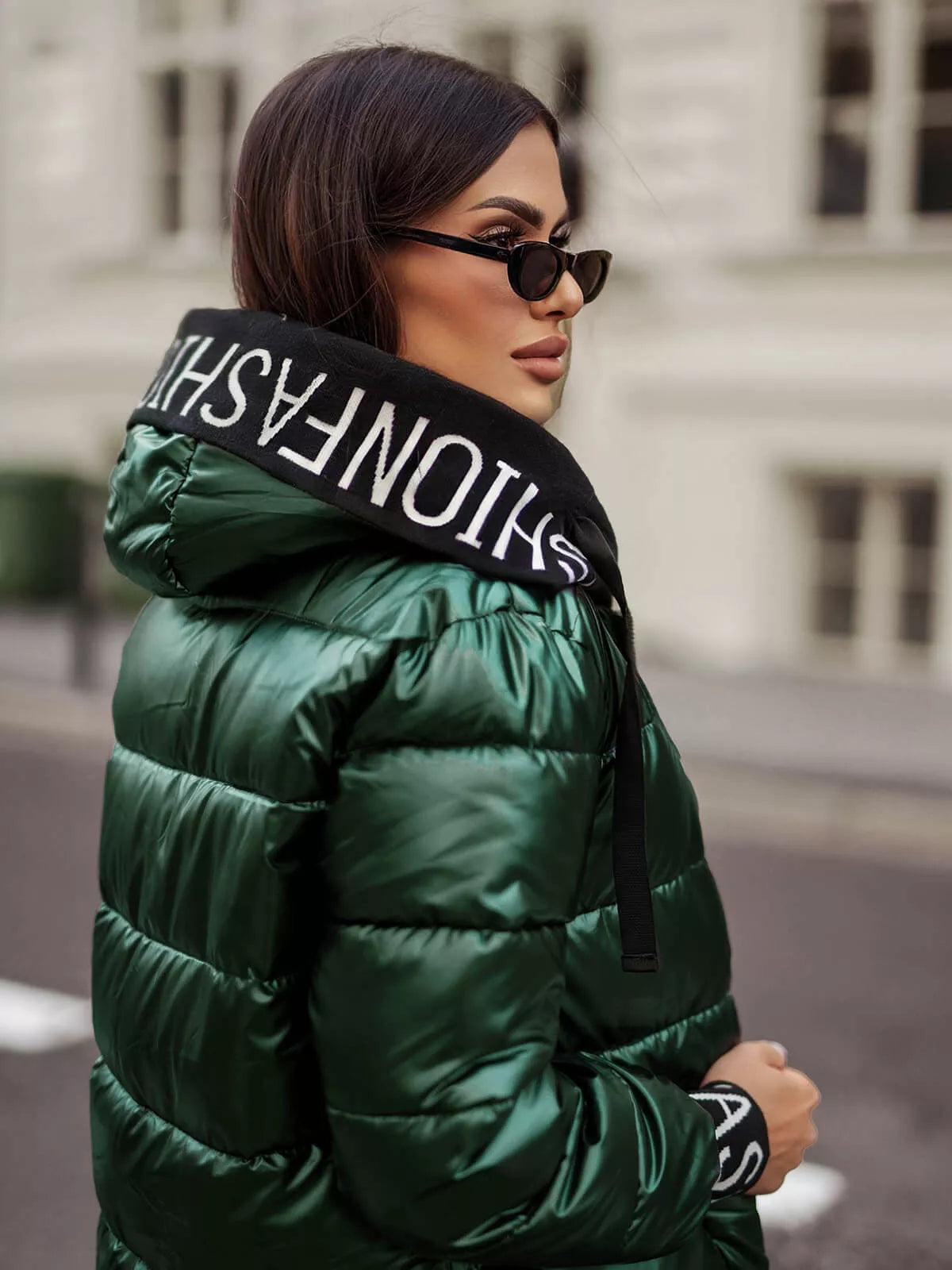 Žalia blizgi striukė Agor