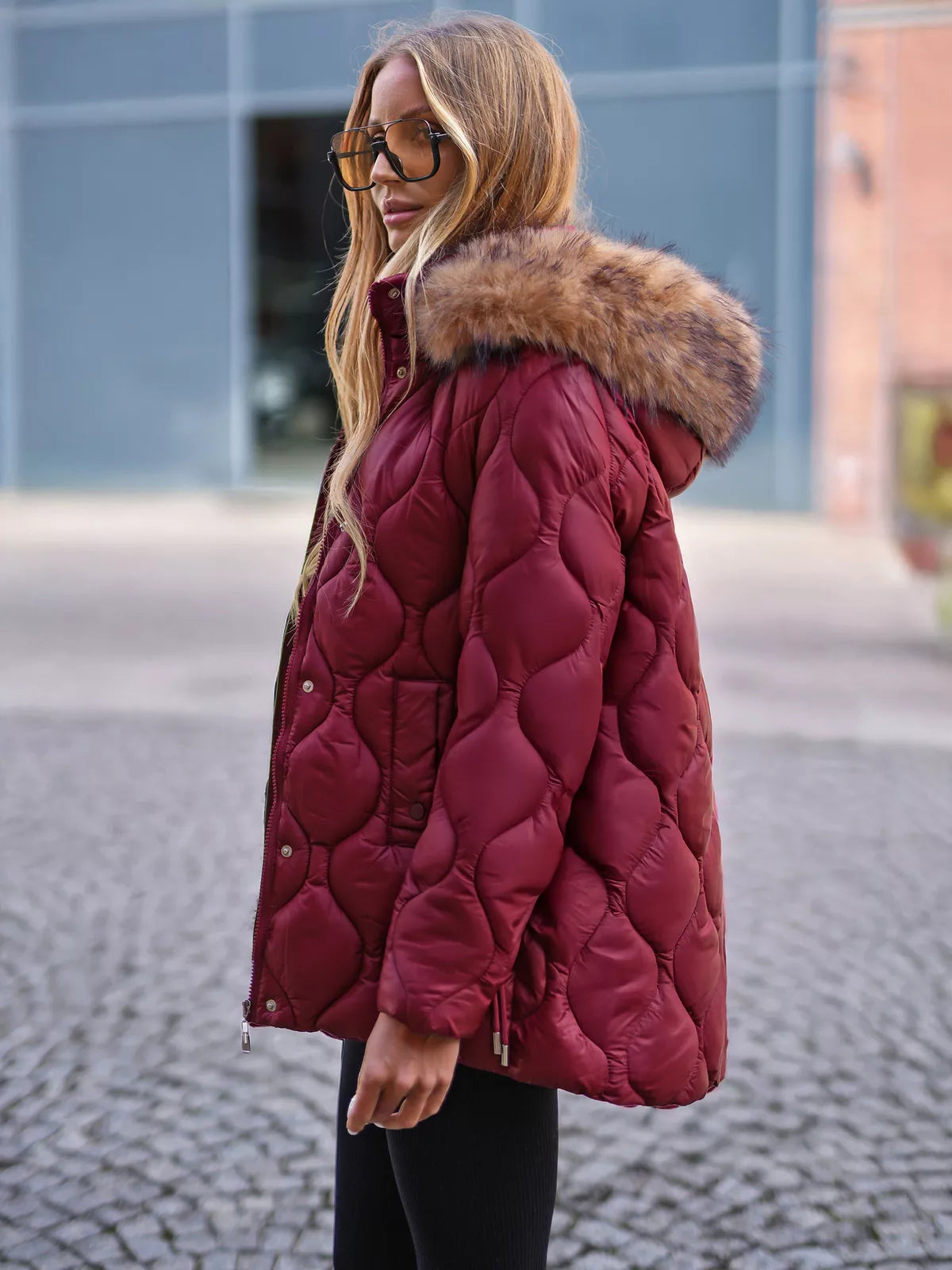 Moteriška bordo spalvos striukė Mona