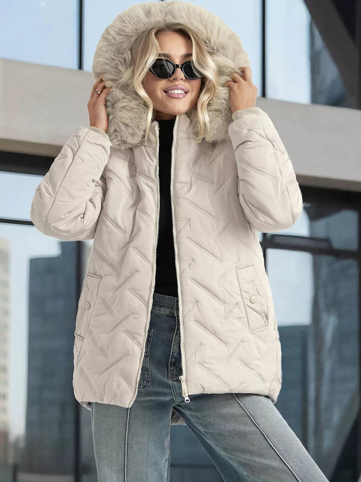 Moteriška šviesiai pilka žieminė striukė su gobtuvu Levi