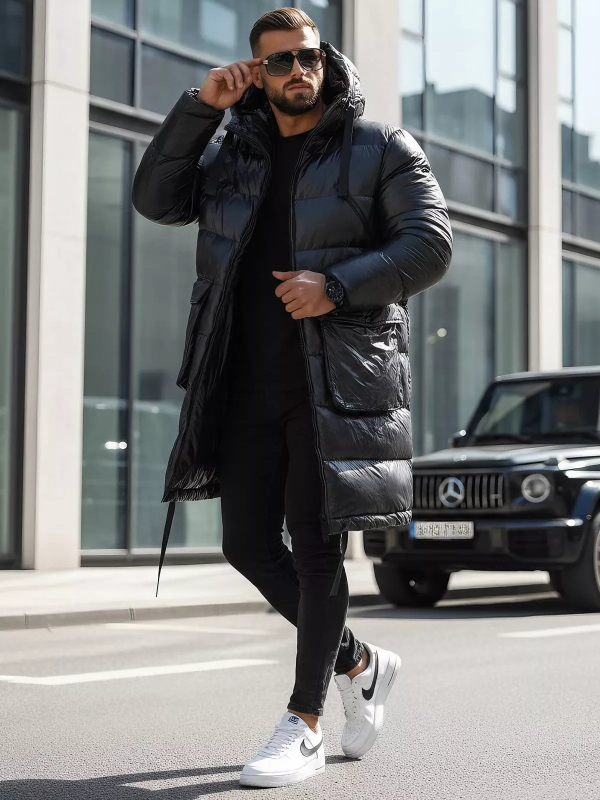 Juoda  blizgi vyriška striukė su gobtuvu Monakko