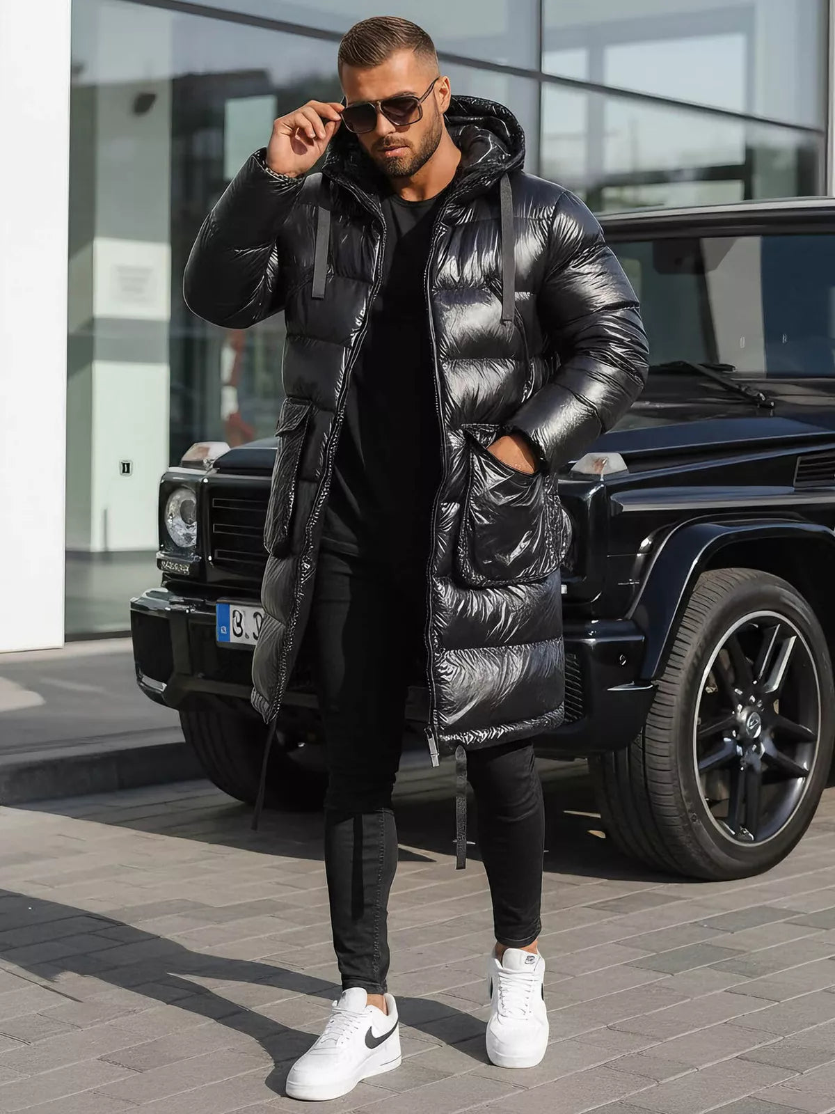 Juoda  blizgi vyriška striukė su gobtuvu Monakko