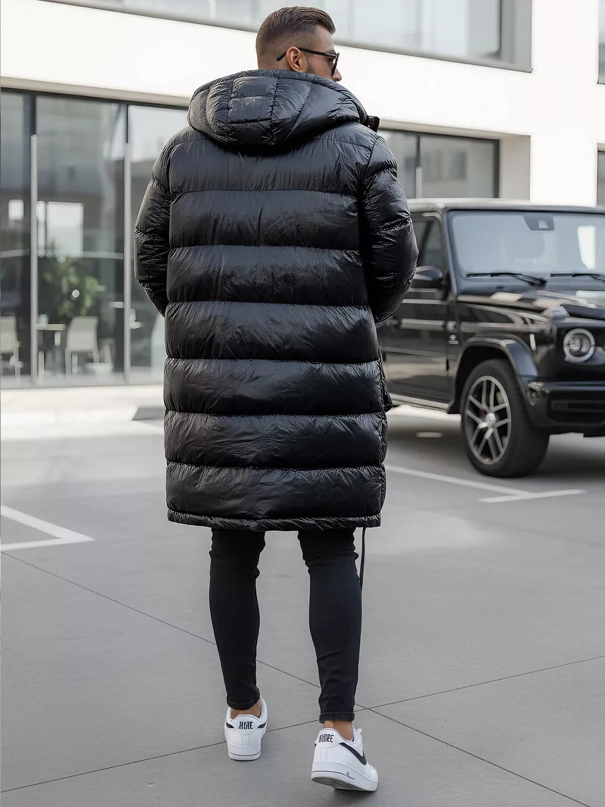 Juoda  blizgi vyriška striukė su gobtuvu Monakko