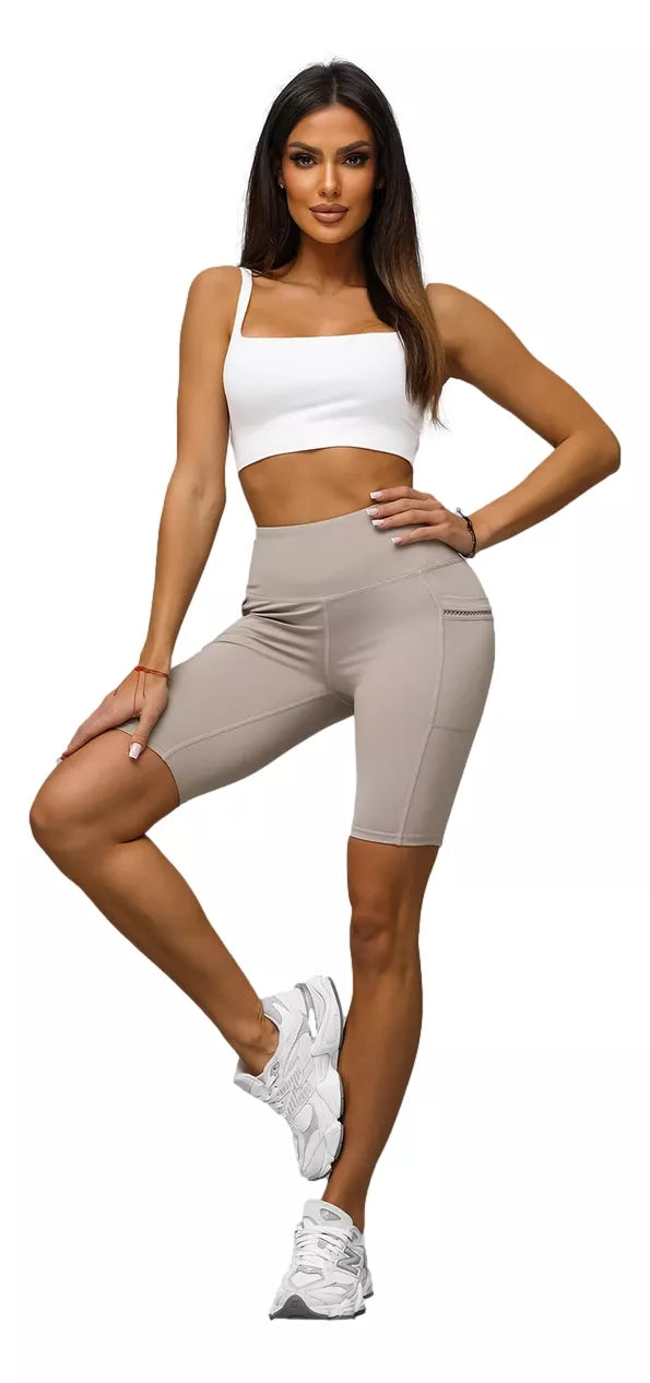 Moteriški biker stiliaus rusvi šortai Neli