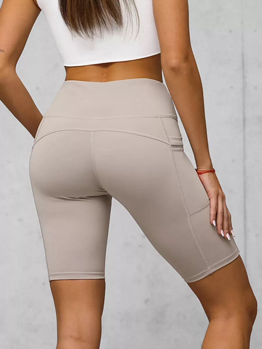 Moteriški biker stiliaus rusvi šortai Neli