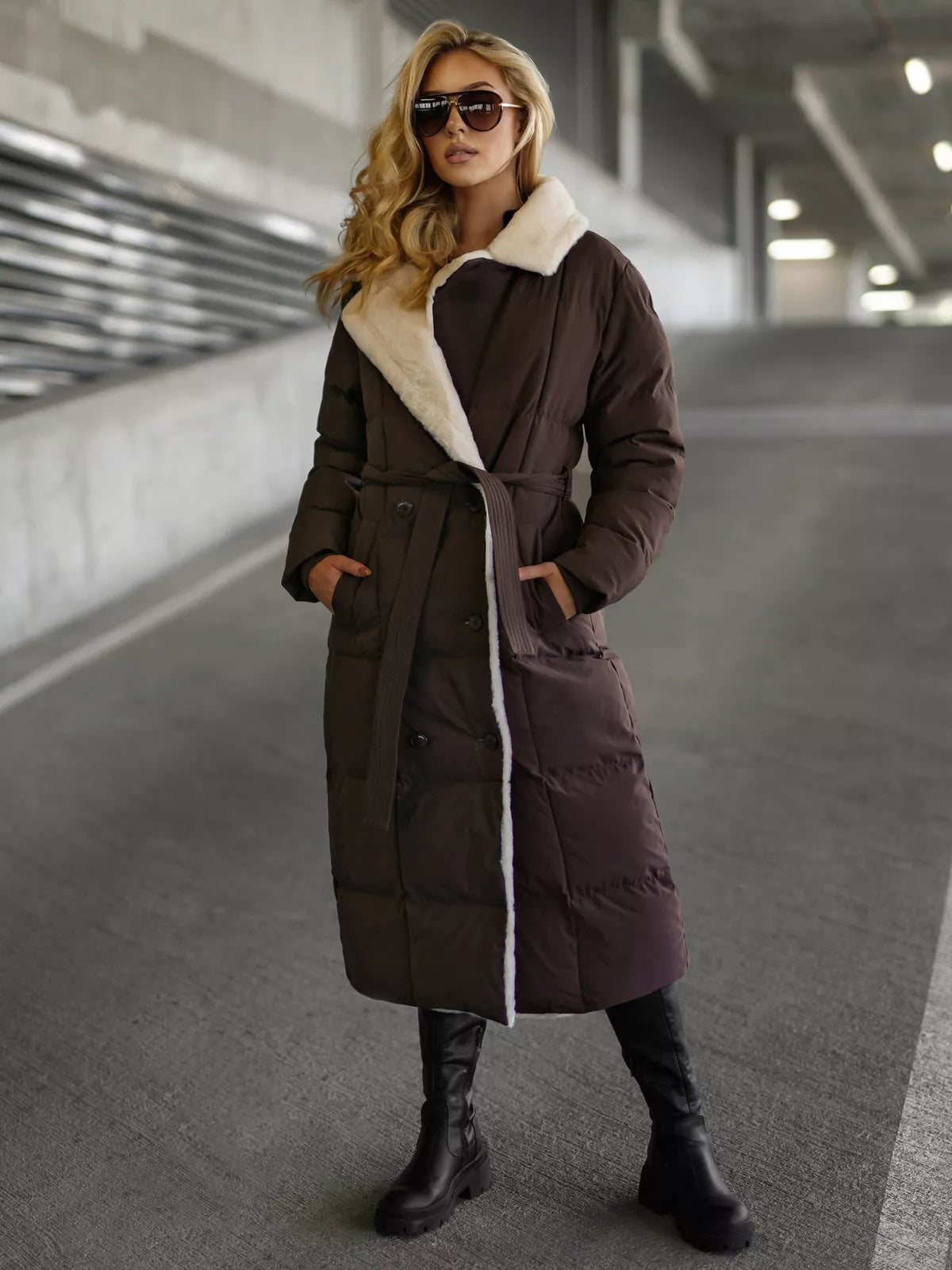 Moteriškas dygsniuotas rudos spalvos striukė Charlot