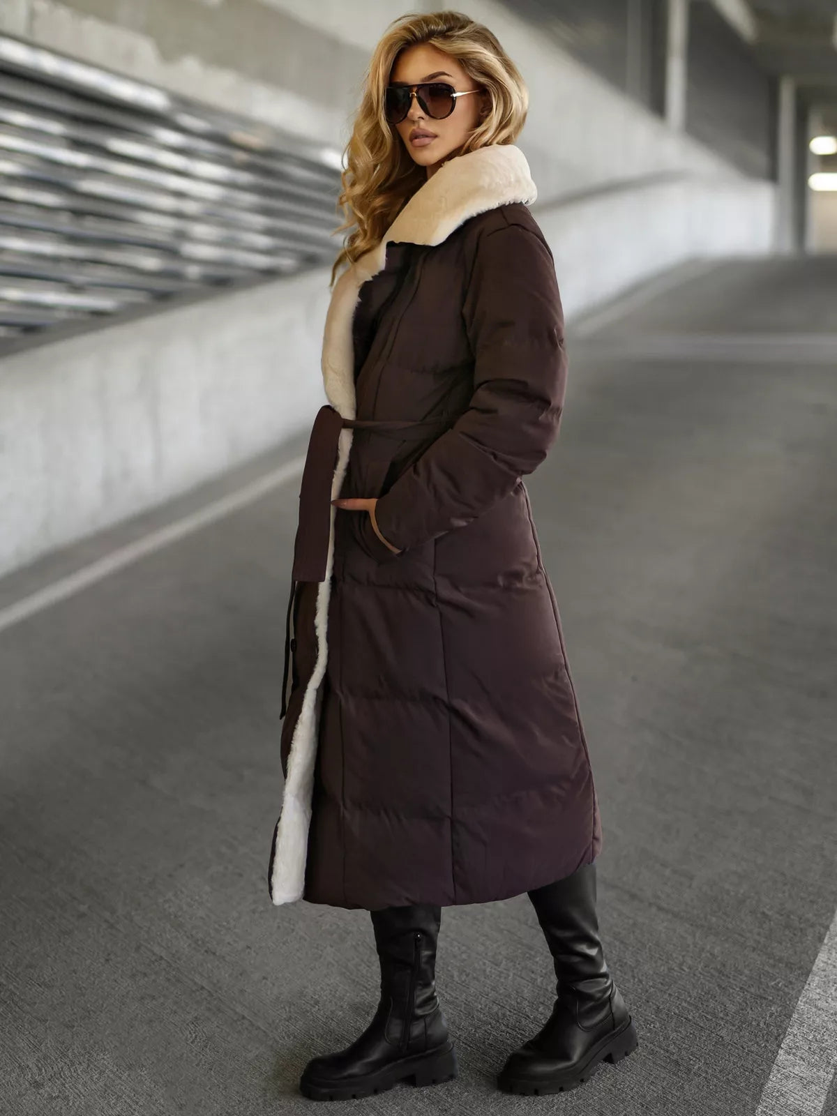 Moteriškas dygsniuotas rudos spalvos striukė Charlot