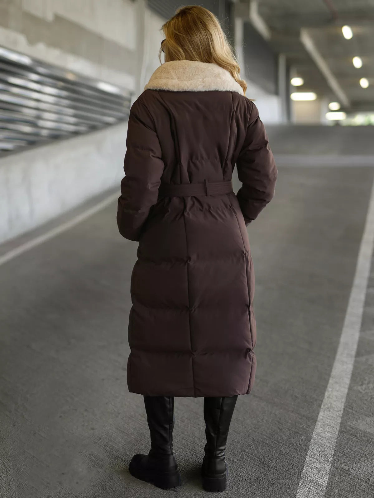 Moteriškas dygsniuotas rudos spalvos striukė Charlot