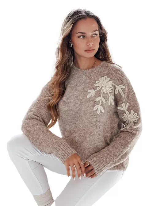 Moteriškas tamsiai rusvas megztinis Daga