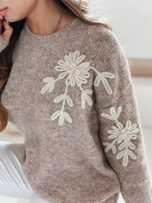 Moteriškas tamsiai rusvas megztinis Daga