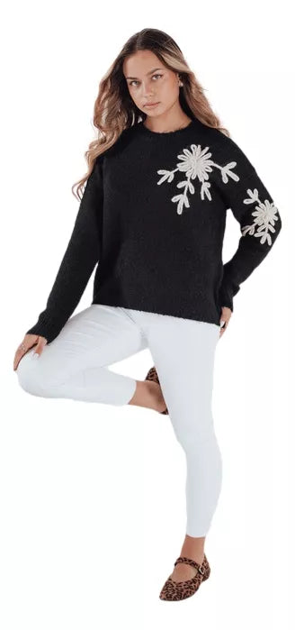 Moteriškas juodas megztinis Daga