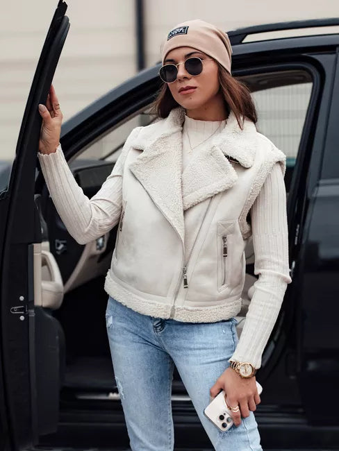 Moteriška balta liemenė su kailiuku Wool