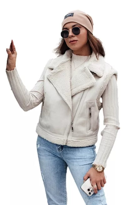 Moteriška balta liemenė su kailiuku Wool