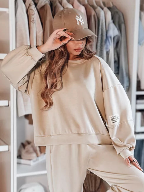 Moteriškas rusvas sportinis kostiumas Dresis