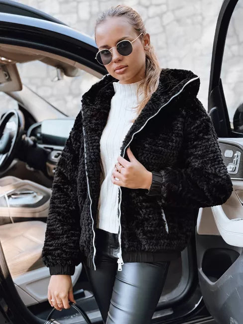 Moteriškas juodas kailinis švarkas su gobtuvu Jules