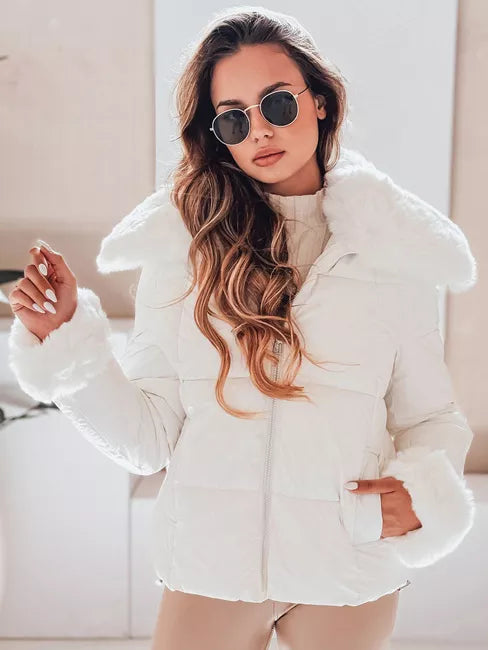 Moteriška balta trumpa striukė su kailiu Flora