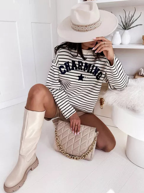 Moteriškas baltas/tamsiai mėlynas dryžuotas megztinis Charming