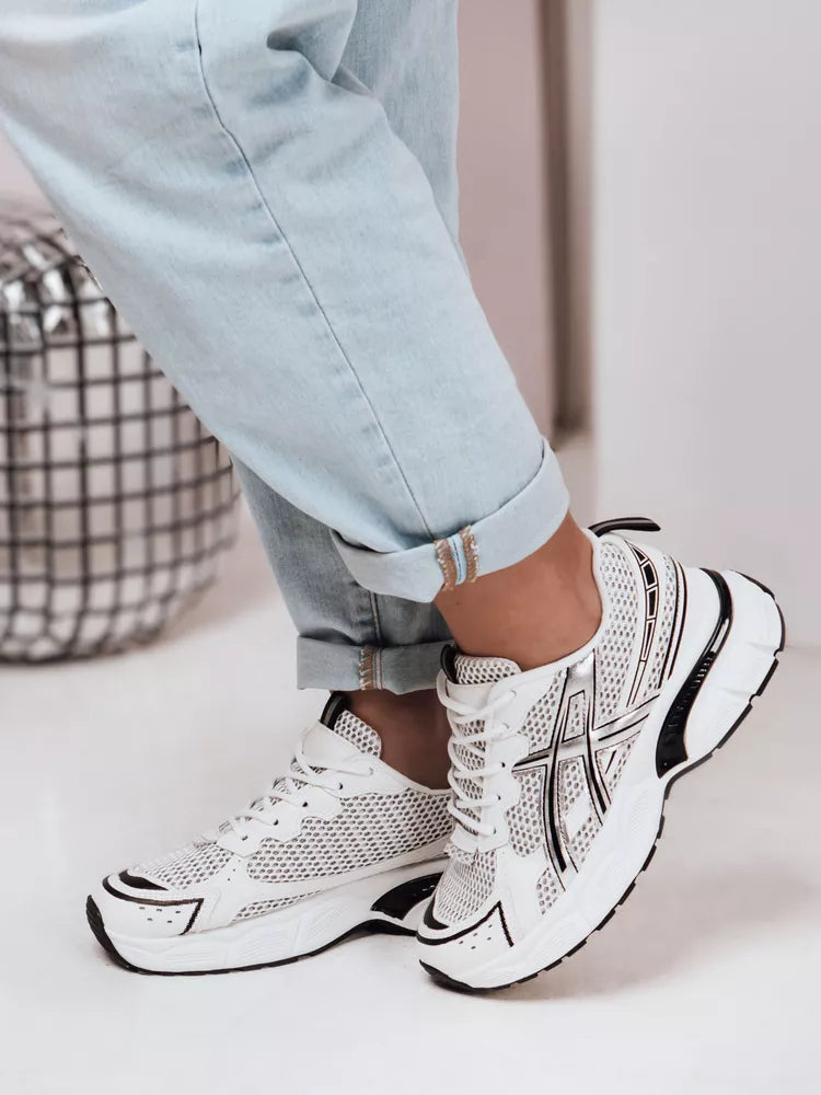 Moteriški balti su juodomis detalėmis laisvalaikio batai Dinamic