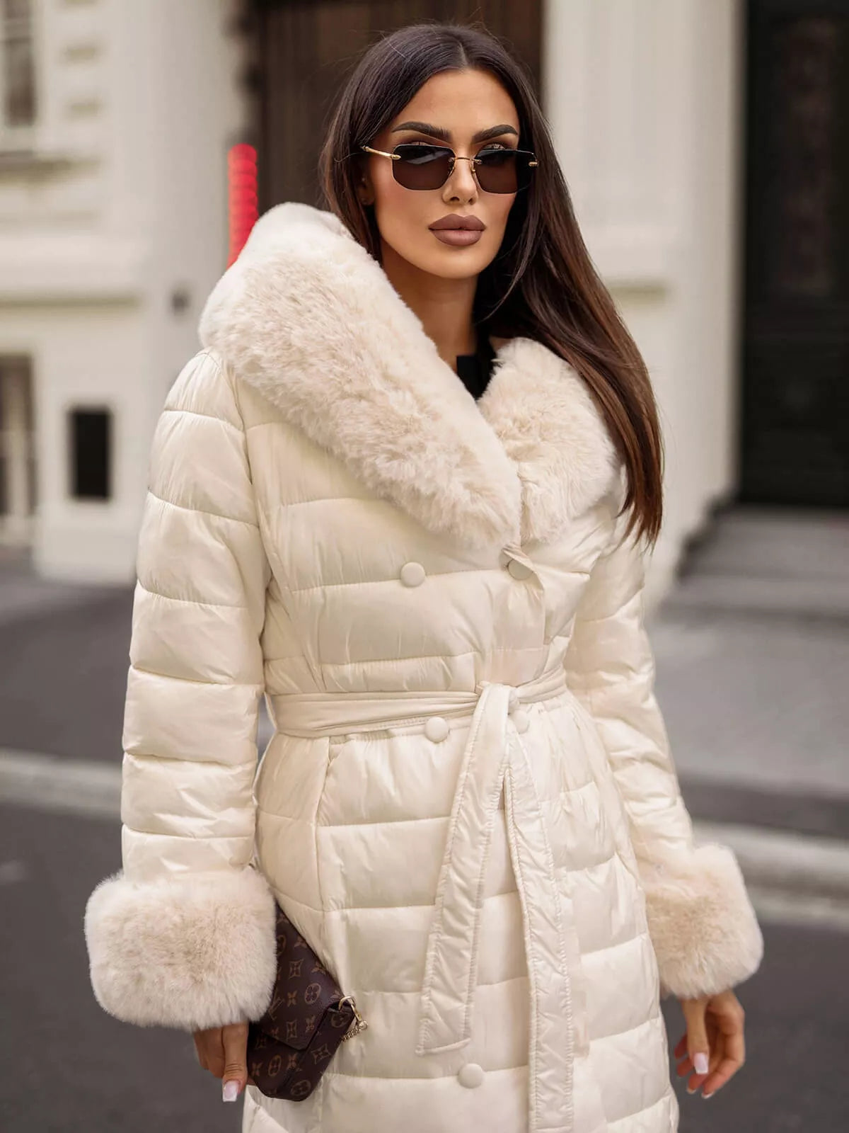 Moteriškas baltos spalvos paltas Karum