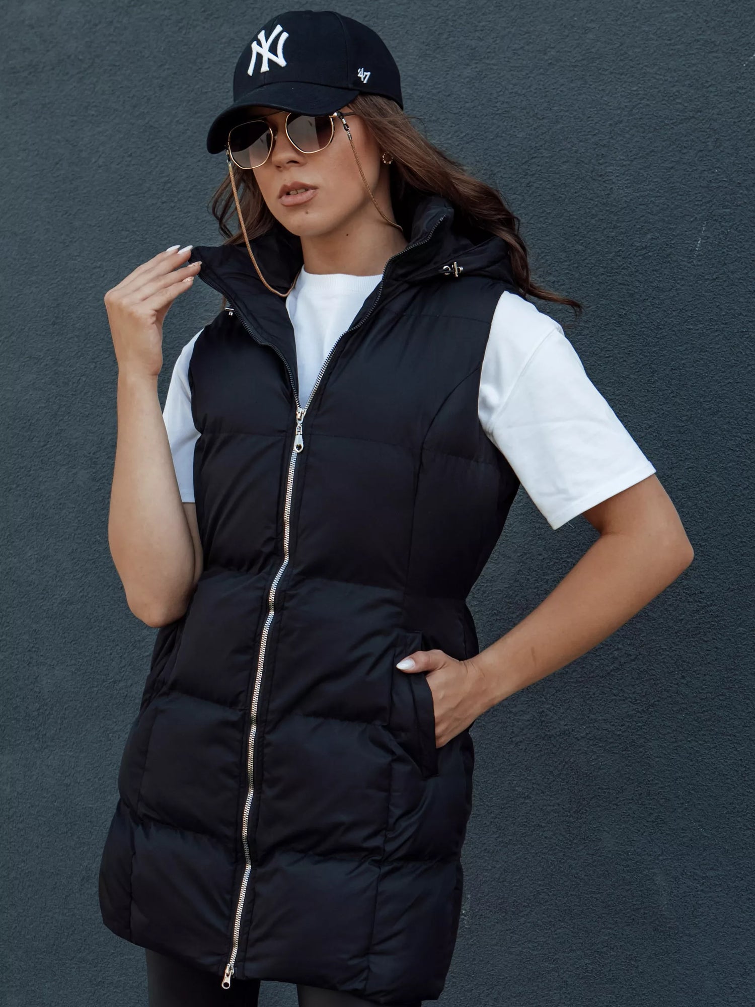 Moteriška ilga juodos spalvos liemenė Iva