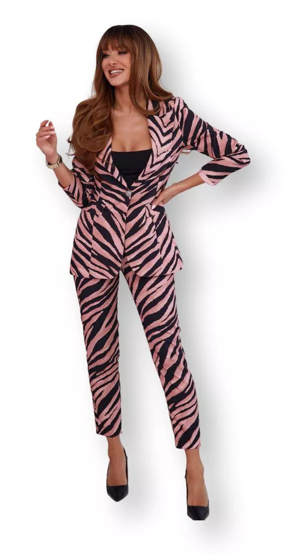 Moteriškas klasikinis kostiumas Damn