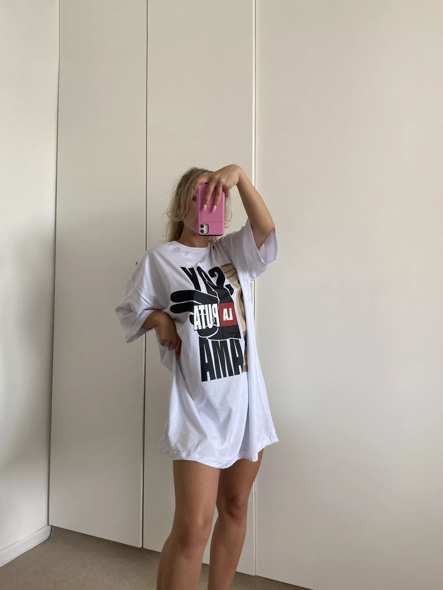 Moteriški oversize balti marškinėliai The Boss