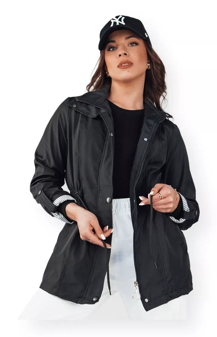 Moteriška juoda striukė Darija