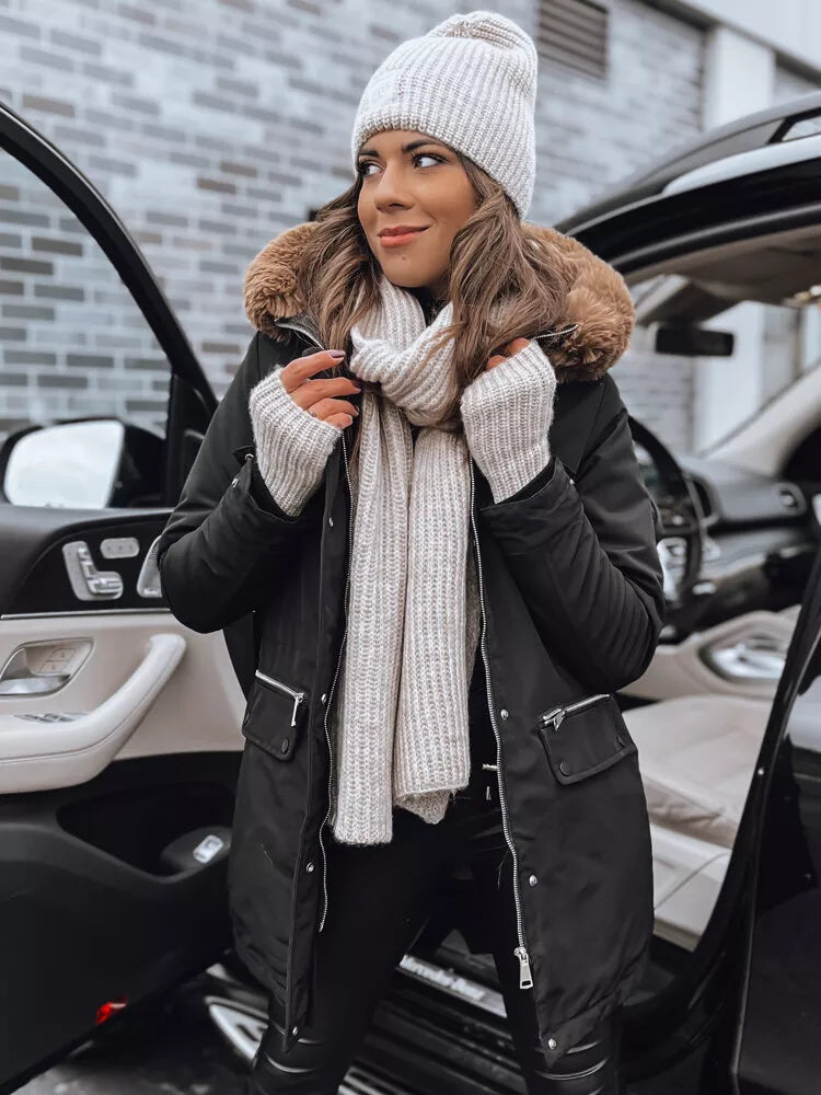 Moteriška juoda striukė Spare