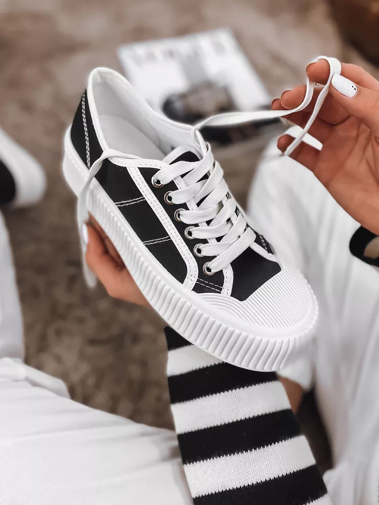 Moteriški juodi laisvalaikio batai Opin