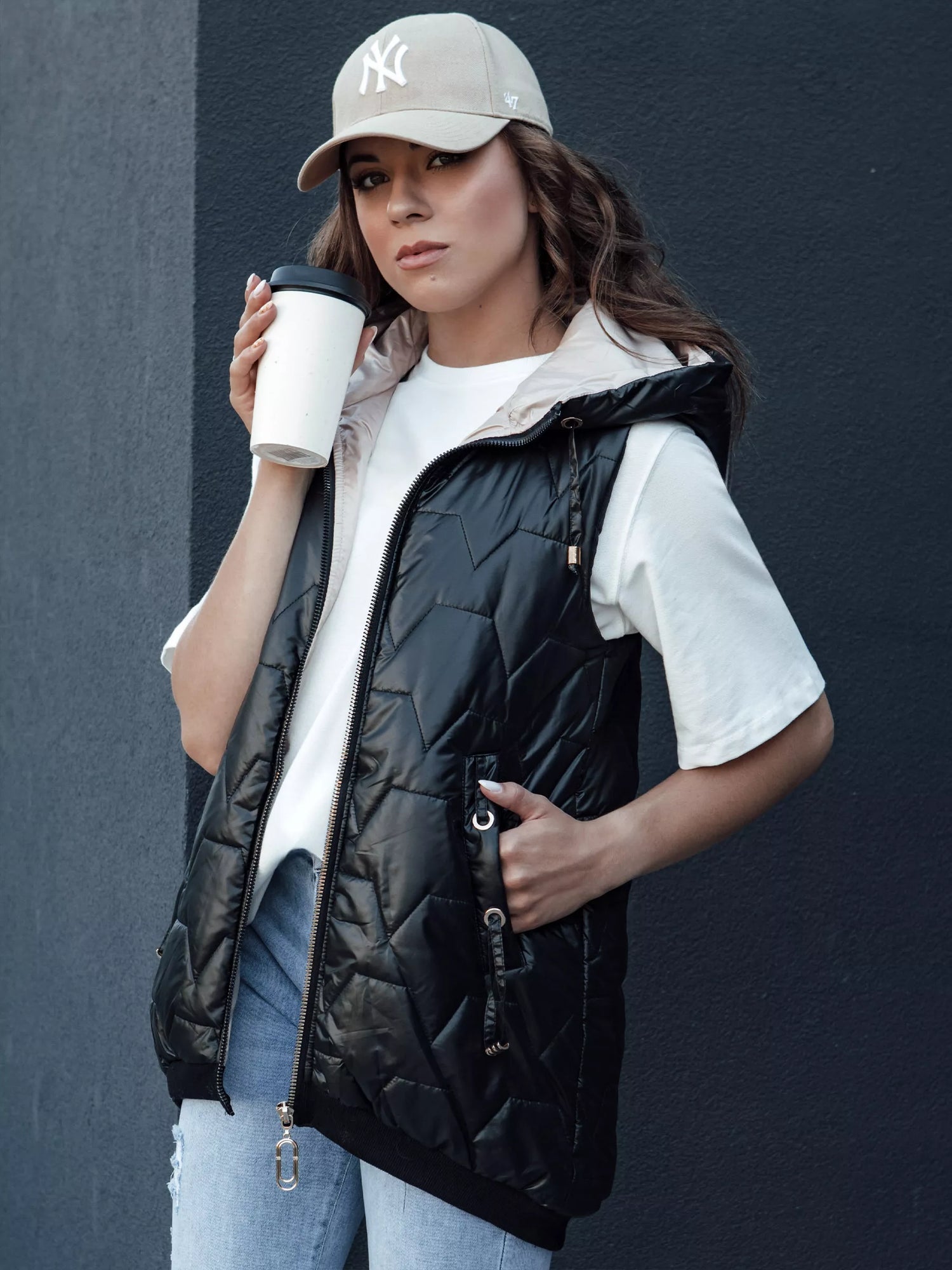 Moteriška dygsniuota juodos spalvos liemenė Aria