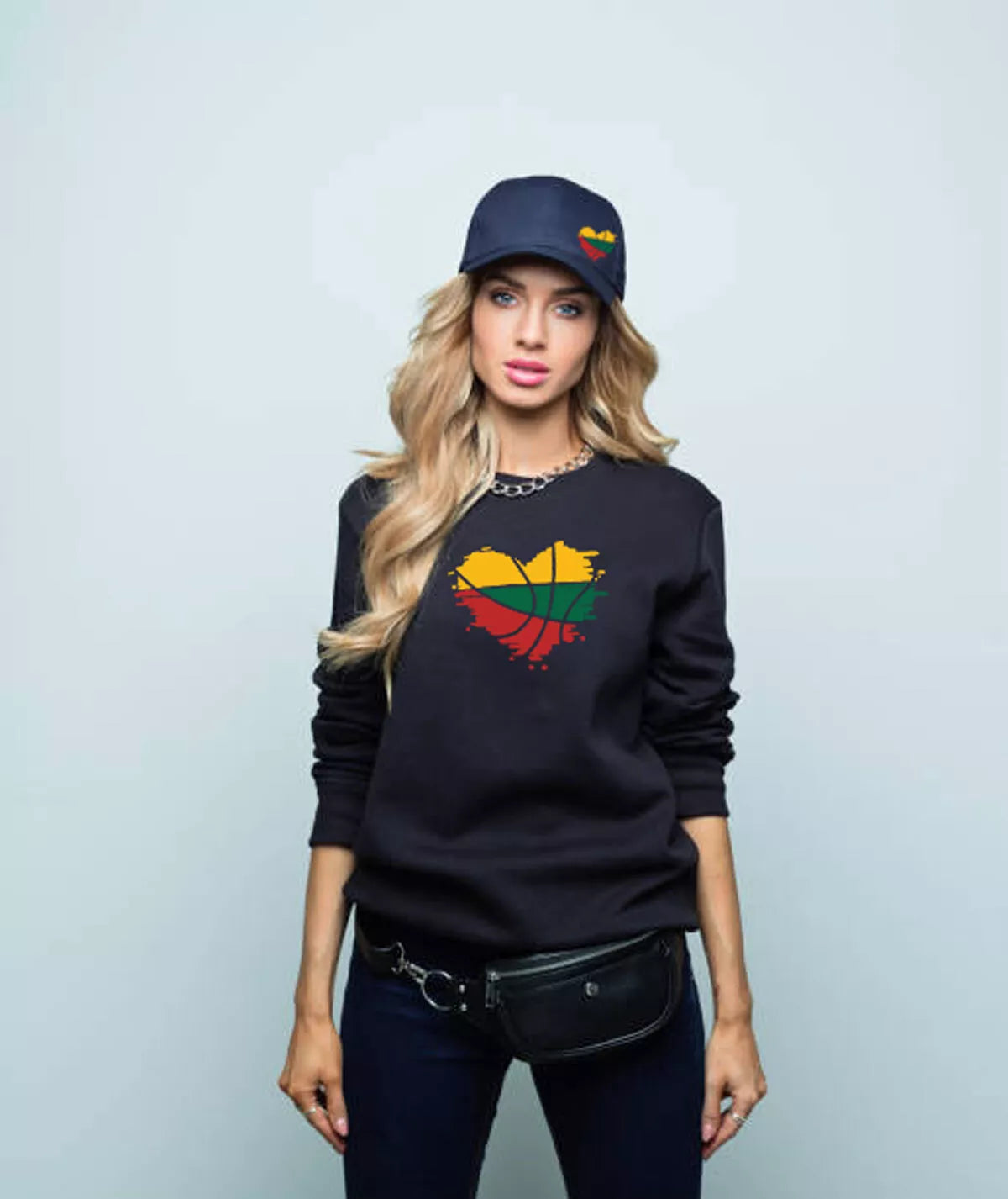 Tamsiai mėlyna kepurė Lietuva